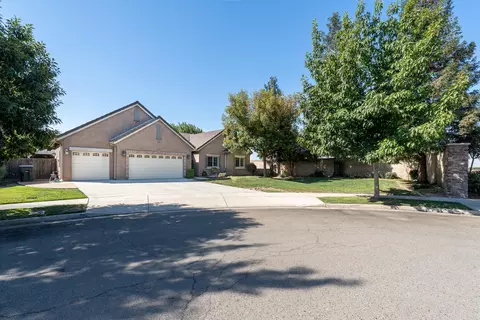 5239 W Rialto Ct, Visalia, CA 93277