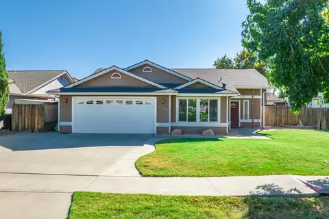 1410 Pine Dr, Lemoore, CA 93245