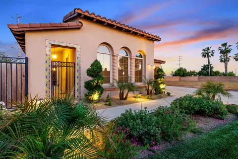 1874 E San Gregorio, Tulare, CA 93274 photo 2