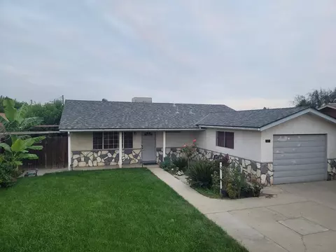 430 Bigger St, Parlier, CA 93648