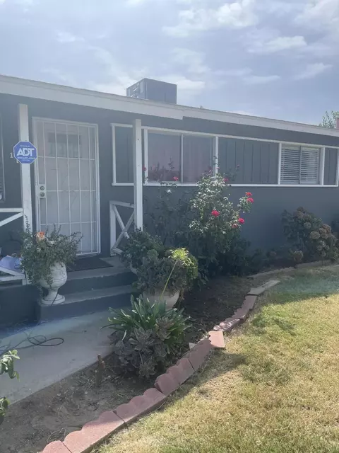 1129 W Tulare Ave, Tulare, CA 93274