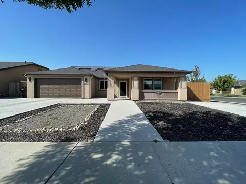 1704 Santa Cruz Dr, Tulare, CA 93274