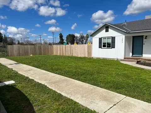 1282 E Sequoia Ave, Tulare, CA 93274 photo 4
