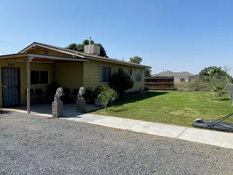 563 W Compton Ave, Pixley, CA 93256