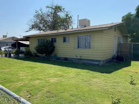 563 W Compton Ave, Pixley, CA 93256 photo 2