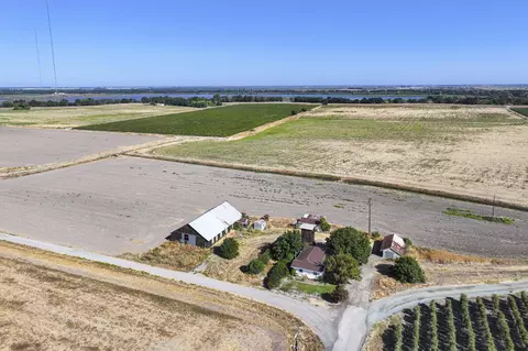 29021 N Vail Rd, Thornton, CA 95686 photo 3