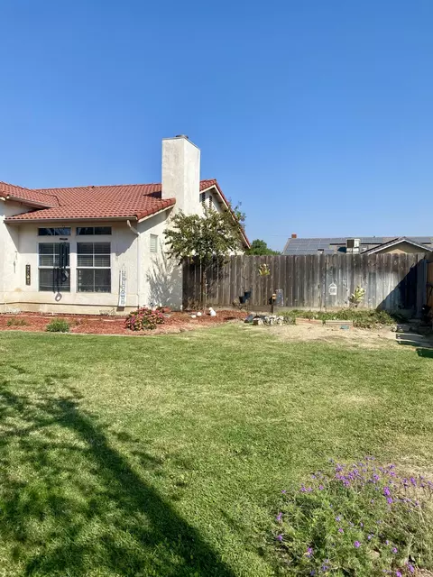 184 Somerset Dr, Lemoore, CA 93245 photo 3