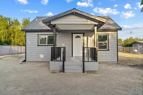 11879 2nd Pl, Hanford, CA 93230