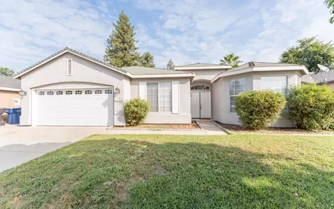 1360 Martinho Ave, Tulare, CA 93274