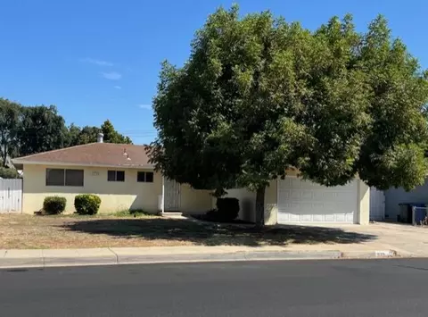 619 W San Gabriel Ave, Clovis, CA 93612