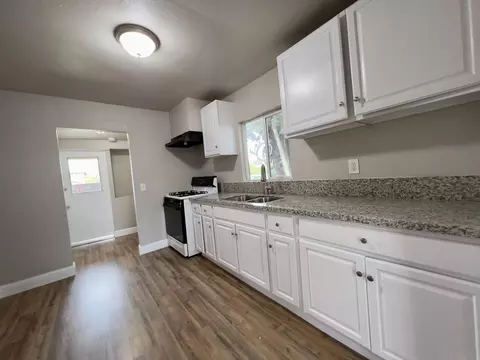246 8th St, Orange Cove, CA 93646