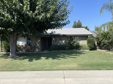 1020 W Laura Ave, Visalia, CA 93277
