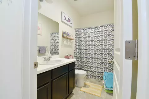 3933 E Kaweah Ave, Visalia, CA 93292 photo 9