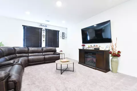 3933 E Kaweah Ave, Visalia, CA 93292 photo 21