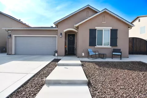 3933 E Kaweah Ave, Visalia, CA 93292