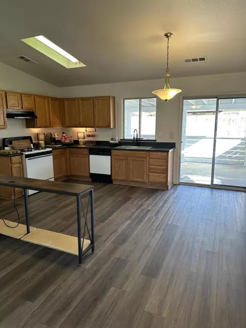 1944 E Monte Verde Ave, Visalia, CA 93292 photo 6