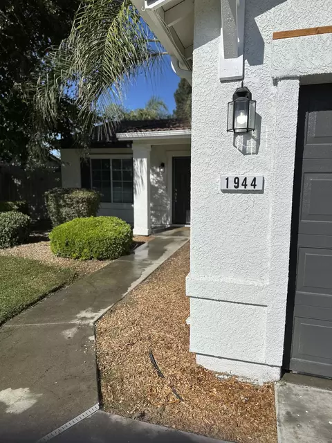 1944 E Monte Verde Ave, Visalia, CA 93292 photo 2