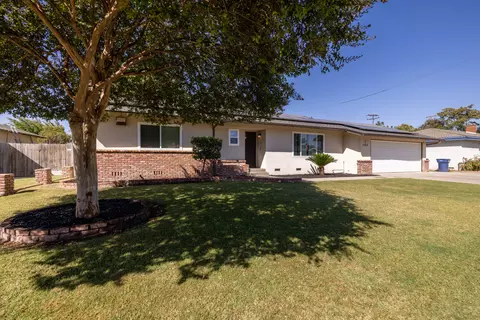 1465 N Williams St, Tulare, CA 93274
