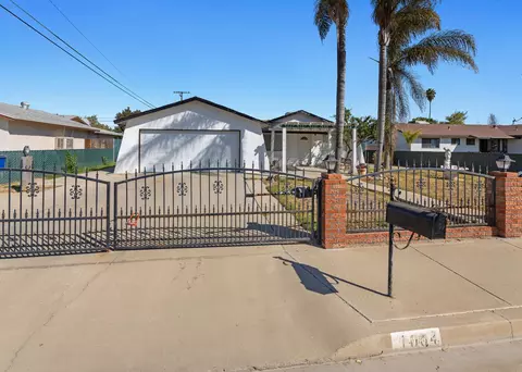 1004 E Ivy St, Hanford, CA 93230 photo 2