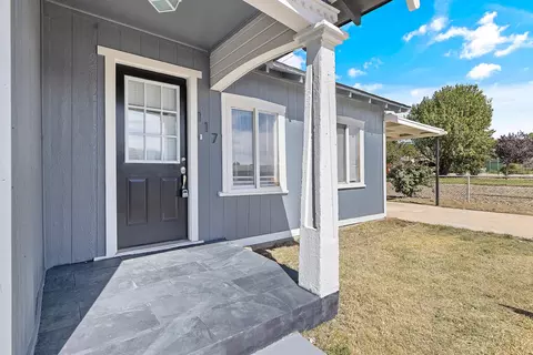 117 W H St, Tehachapi, CA 93561 photo 4