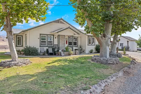 39287 Millwood Dr, Woodlake, CA 93286