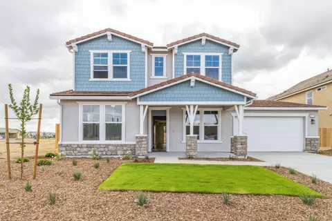 2673 Vineyard St, Hanford, CA 93230