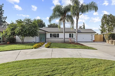 3821 W Pryor Ct, Visalia, CA 93277