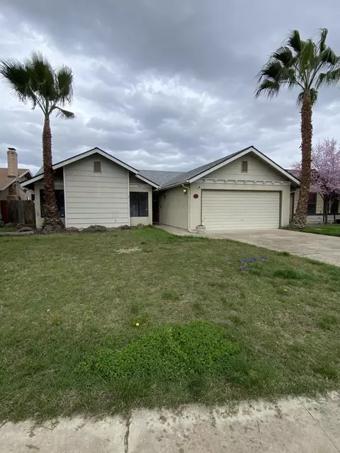 640 N Crenshaw Ct, Visalia, CA 93291