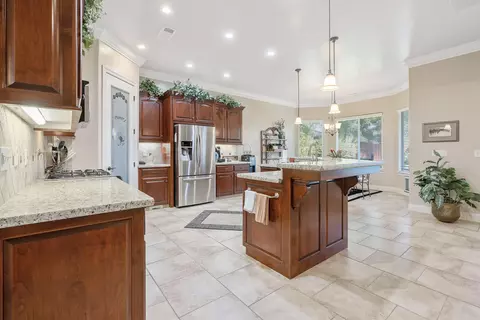 739 Saint James Ct, Exeter, CA 93221 photo 13