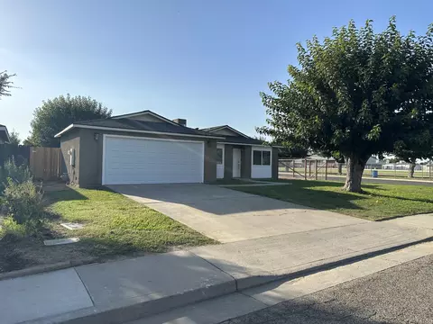 521 N Steven Ave, Farmersville, CA 93223