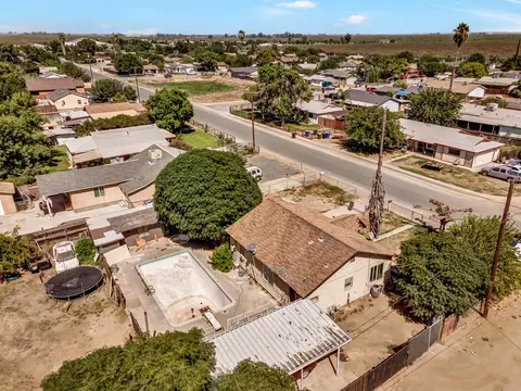667 Walnut St, Pixley, CA 93256 photo 4