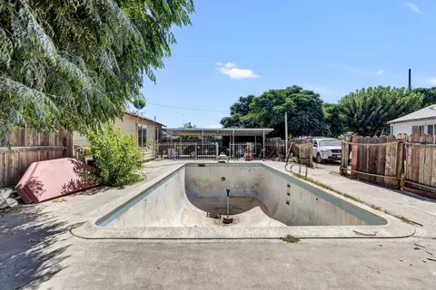 667 Walnut St, Pixley, CA 93256 photo 31