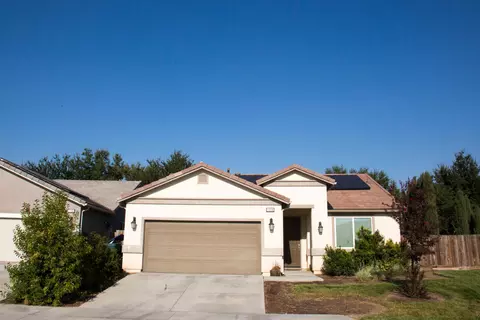 1328 Roundhouse St, Tulare, CA 93274