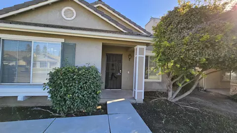 4715 W James Ct SW, Visalia, CA 93277