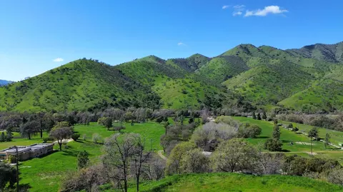 41333 Sierra Dr, Three Rivers, CA 93271