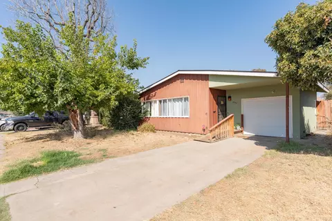 2540 W Iris Ave, Visalia, CA 93277