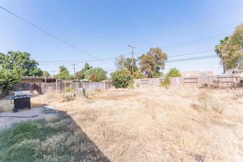 2540 W Iris Ave, Visalia, CA 93277 photo 18
