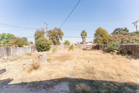 2540 W Iris Ave, Visalia, CA 93277 photo 16
