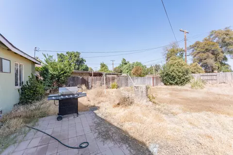 2540 W Iris Ave, Visalia, CA 93277 photo 17