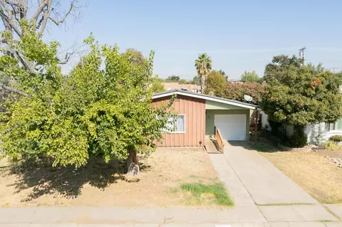 2540 W Iris Ave, Visalia, CA 93277 photo 4
