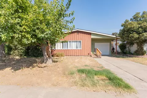 2540 W Iris Ave, Visalia, CA 93277 photo 3