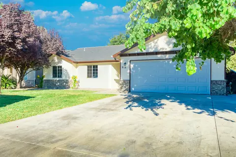 914 S Laguna St, Visalia, CA 93292