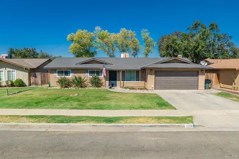 1074 Raymond Rd, Hanford, CA 93230