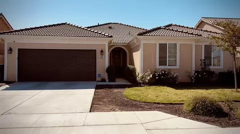 2003 Bolton Ave, Tulare, CA 93274