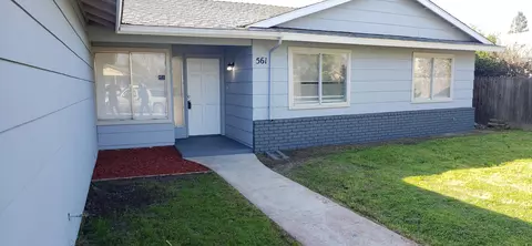561 E Cottonwood St, Farmersville, CA 93223