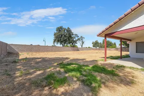 504 E Dove Ct, Visalia, CA 93292 photo 5