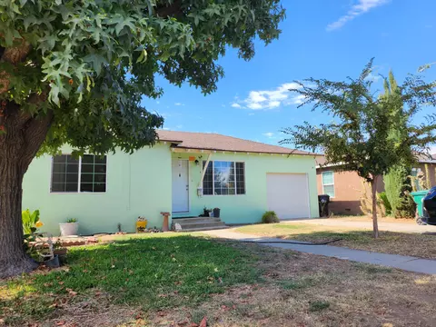 855 N 2nd St, Porterville, CA 93257