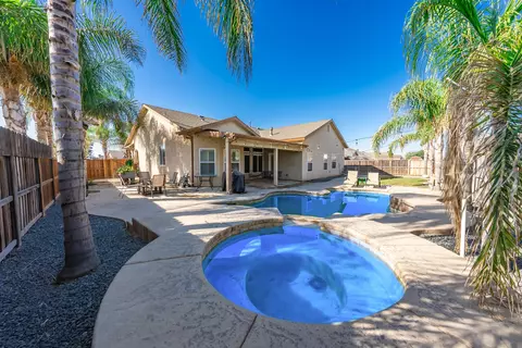 1510 W Bella Oaks Way, Hanford, CA 93230
