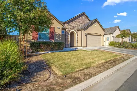 3374 Spring Sails Ave, Tulare, CA 93274 photo 2