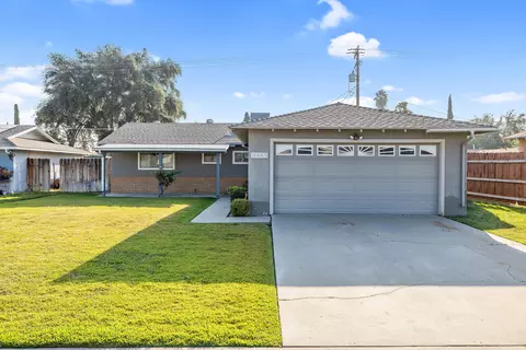 1065 Lassen Dr, Hanford, CA 93230